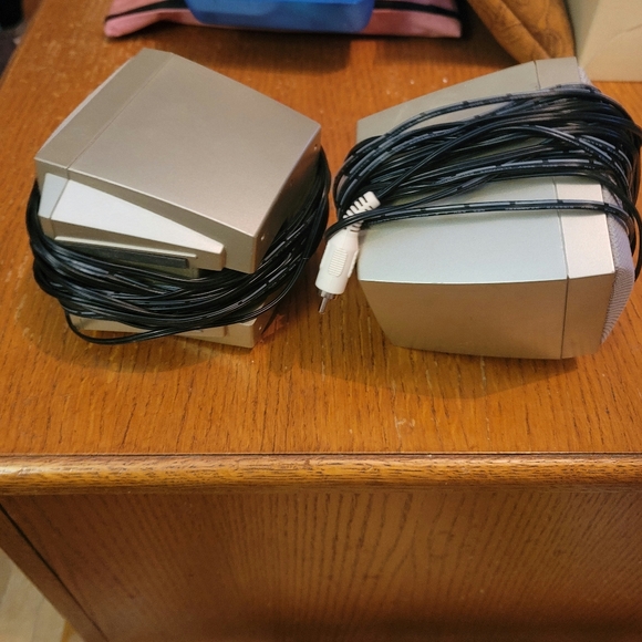 SET OF TWO SURROUND SOUND SPEAKERS- SEE PICS - Picture 3 of 4